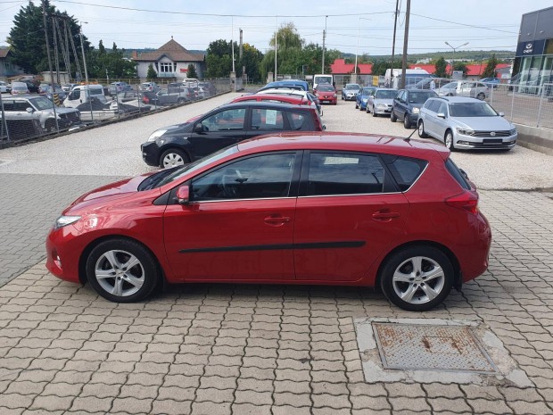 Toyota Auris 1.4 D-4D Lounge 98000km klima 1tulaj