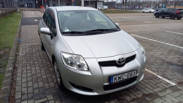 Toyota Auris 1,4 benzines �j gumikkal, + felnin ny�ri �j gumikkal