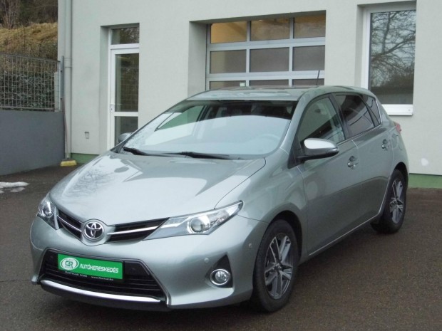 Toyota Auris 1.6 Active Comfort Szerv�zk�nyv-TE...