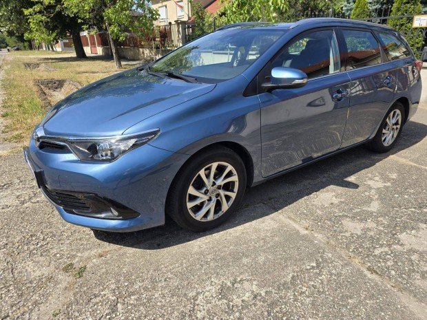 Toyota Auris 1.6 Active MY17 Tempomat magánszemélytől futott:62084 Km