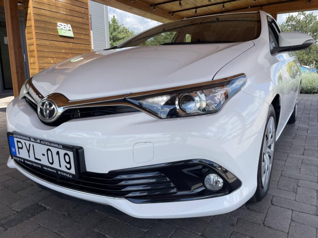 Toyota Auris 1.6 D-4D Active Comfort Pyl-019