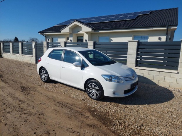 Toyota Auris 1.6 Luna