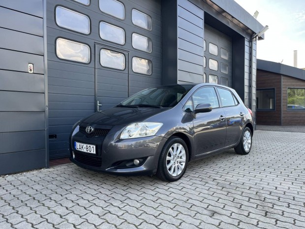 Toyota Auris 1.6 Luna Szervizknyv / Magyarorsz...