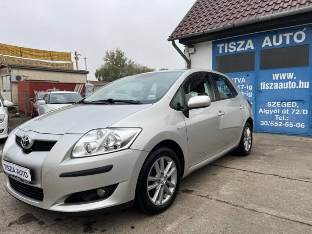 Toyota Auris 1.6 Luna tolatradar.szervizknyv