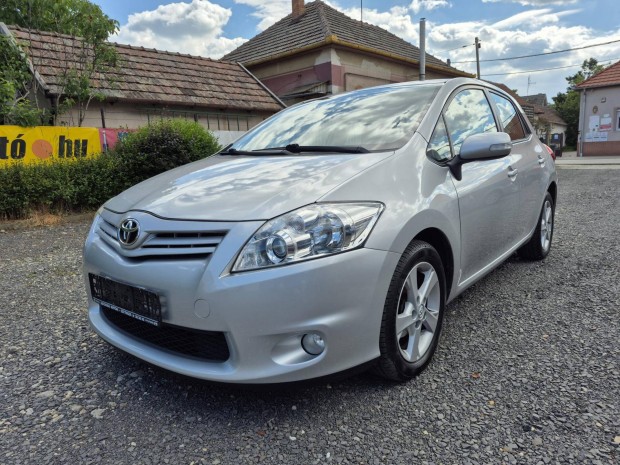Toyota Auris 1.6 Sol Navi Vez.szervkönyv/digitk...
