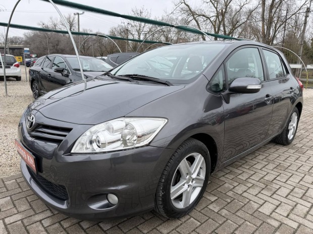 Toyota Auris 1.6 Style Megk�m�lt �llapot!!!