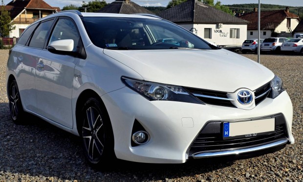 Toyota Auris 1.8 HSD Active (Automata) Frissen...