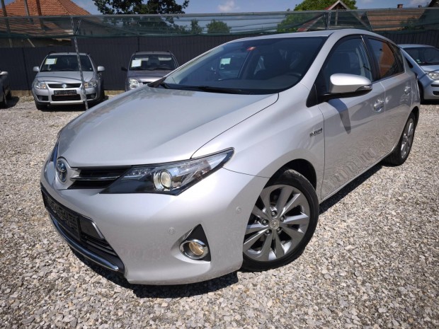 Toyota Auris 1.8 HSD Sol Navi (Automata) Parkol...