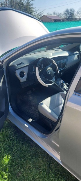 Toyota Auris 1.8 Hybrid