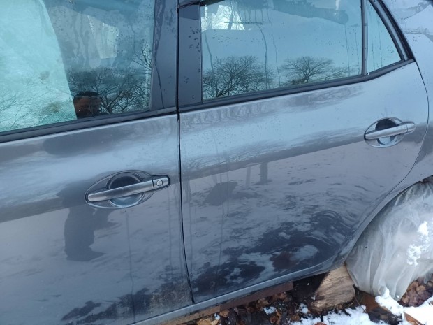 Toyota Auris 1 csomagt�rajt� �s komplett ajt�k