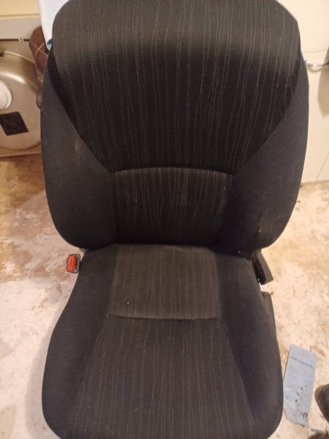 Toyota Auris 1 �l�sszett ill. �l�sei k�l�n is