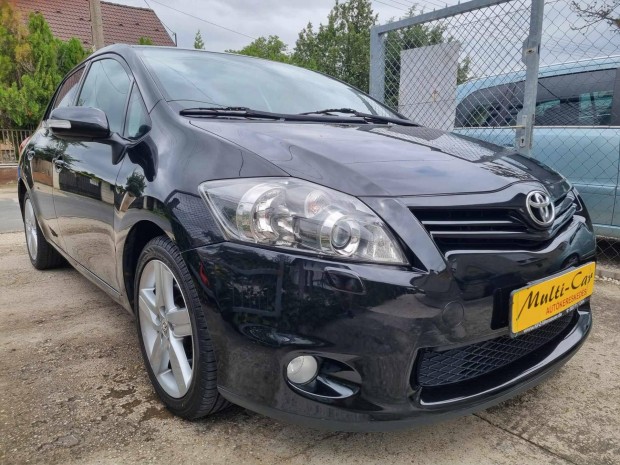 Toyota Auris 2.0 D-4D DPF Sol