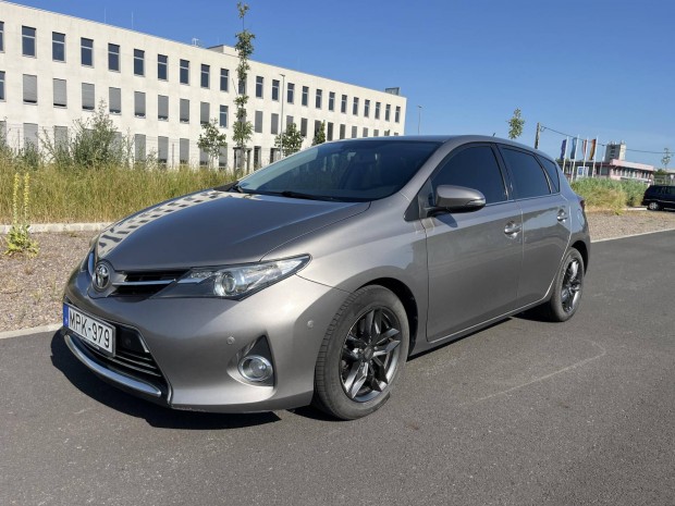 Toyota Auris 2.0 D-4D Lounge