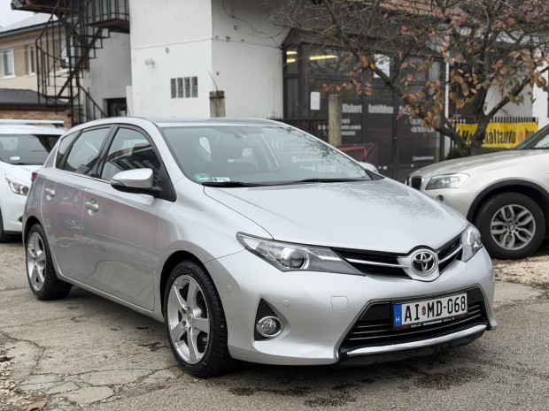 Toyota Auris 2.0 D-4D Lounge Teljes Felszerelts...