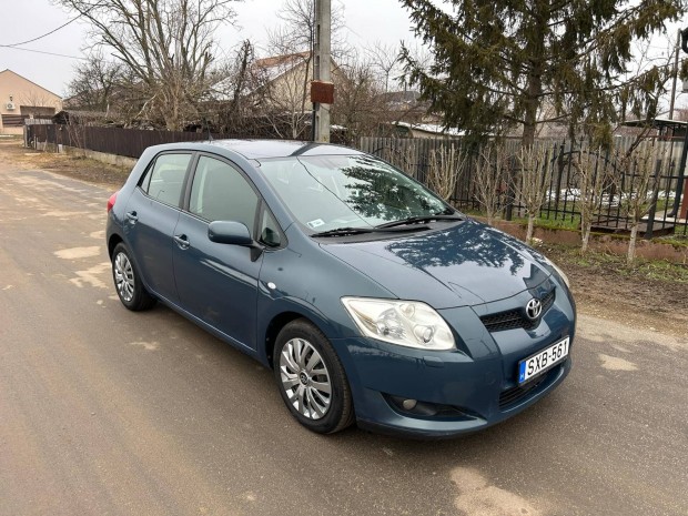 Toyota Auris 2.0 D-4D Sol