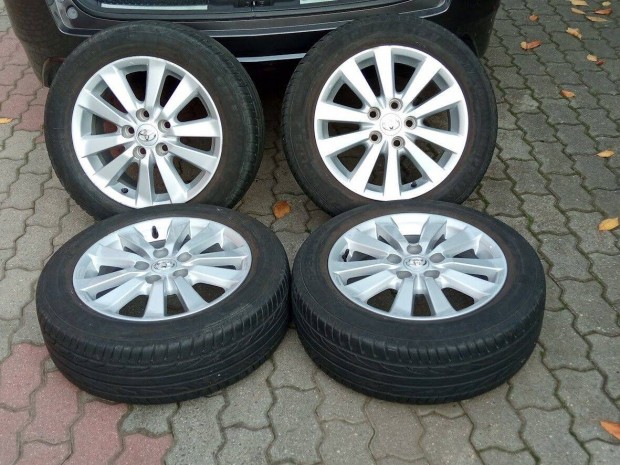 Toyota Auris Corolla alufelni felni 16 16" 5x114,3 205/55 nyri gumi