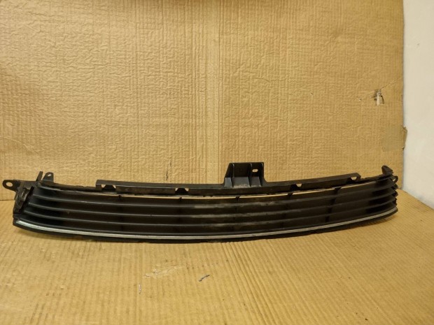 Toyota Auris E180 első lökhárító alsó rács 5311202670