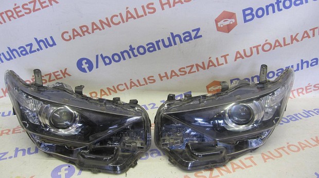 Toyota Auris E18 első lámpa pár eladó fül javított