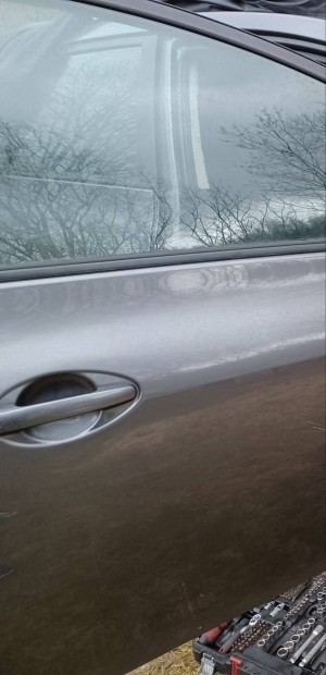 Toyota Auris I. 2006/12 bal h�ts� �s jobb els� ajt� r�szeivel is