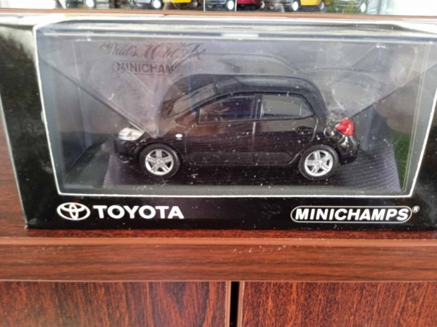 Toyota Auris Minichamps kisauto modell 1/43 Elad