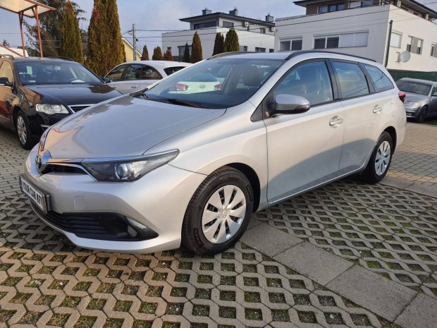 Toyota Auris Touring Sports 1.33 Active Comfort...