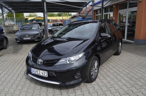 Toyota Auris Touring Sports 1.33 Limited 129 e...