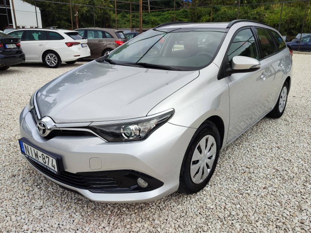 Toyota Auris Touring Sports 1.33 Live Magyarors...