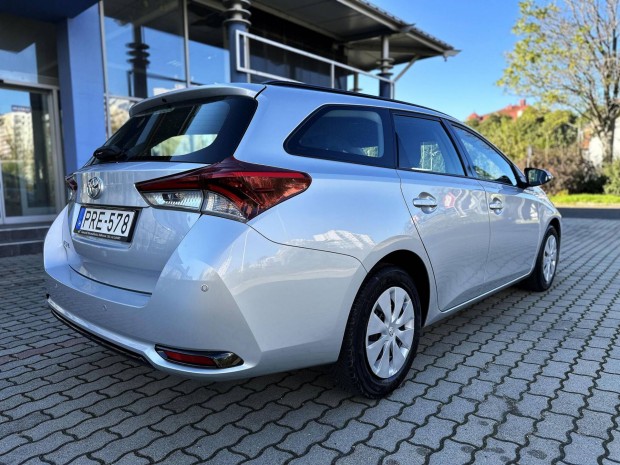 Toyota Auris Touring Sports 1.33 Live Nem egy ...