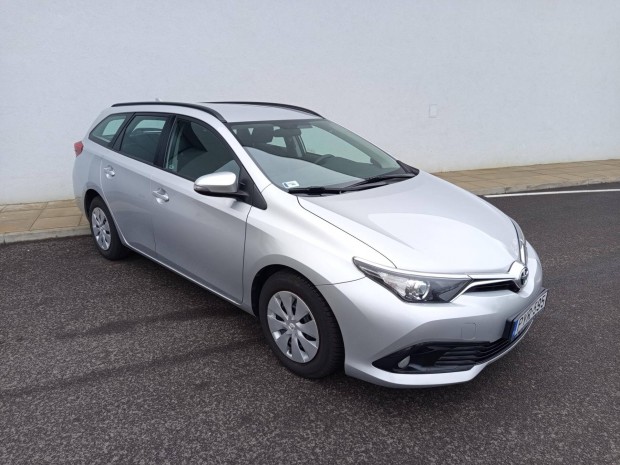 Toyota Auris Touring Sports 1.33 Live Szervizk�...