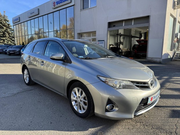 Toyota Auris Touring Sports 1.4 D-4D Active Gar...