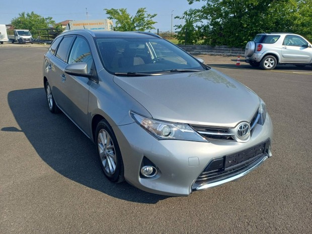 Toyota Auris Touring Sports 1.4 D-4D Lounge 138...