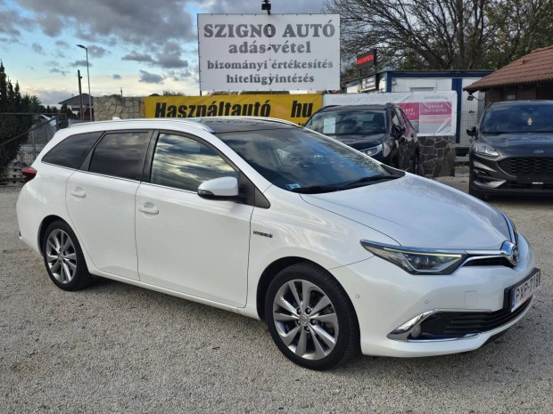 Toyota Auris Touring Sports 1.8 HSD Executive S...