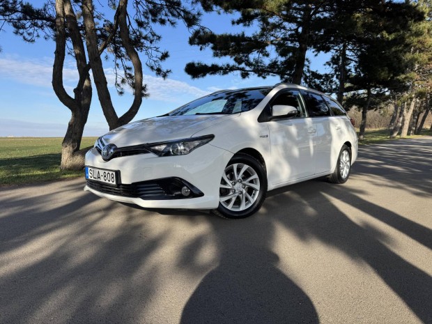 Toyota Auris Touring Sports 1.8 HSD Live (Autom...