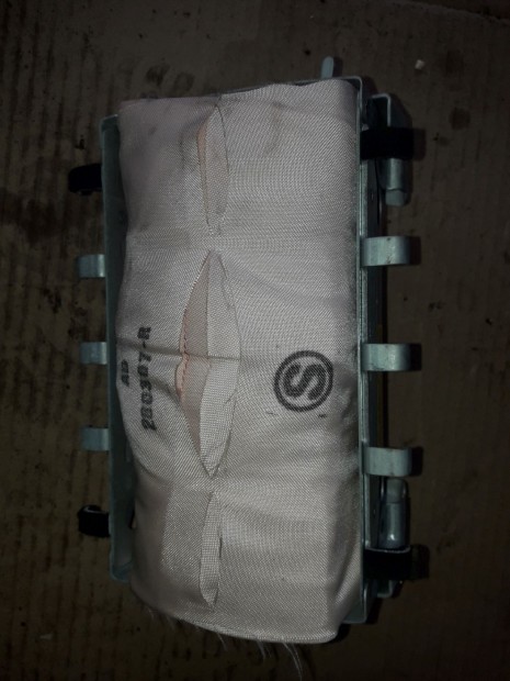 Toyota Auris Utasoldali L�gzs�k