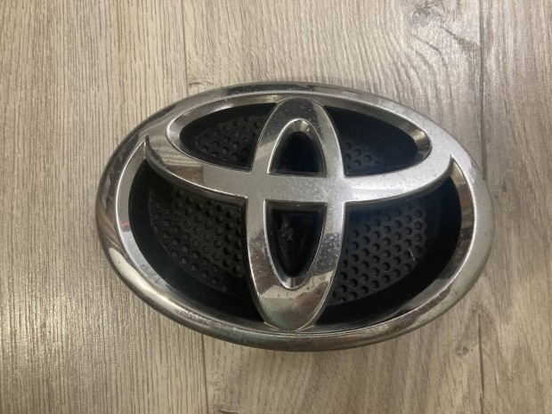 Toyota Auris Yaris jel emblma