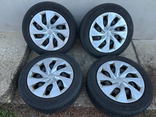 Toyota Auris, Avensis, Verso -hoz gyári 16-os lemezfelni szett eladó