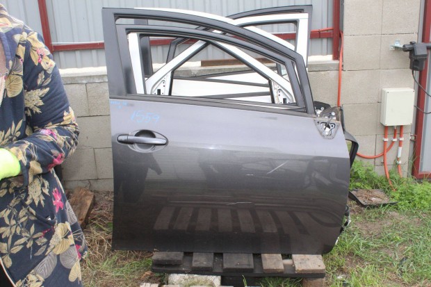 Toyota Auris (E150) komplett jobb els ajt (1559)