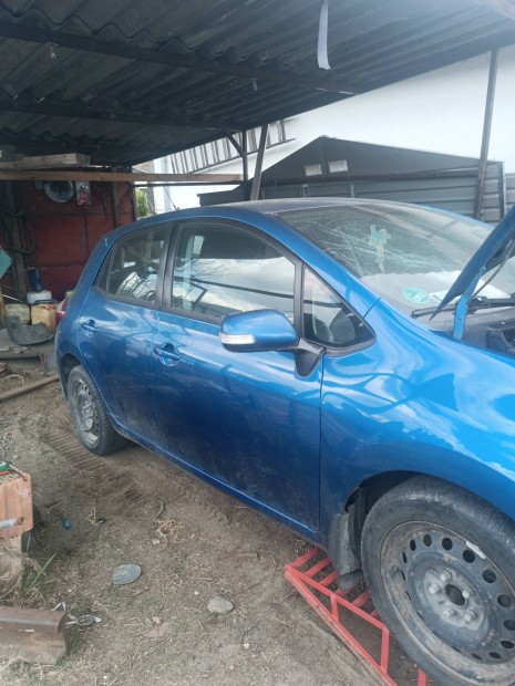Toyota Auris alkatr�szek elad�k 