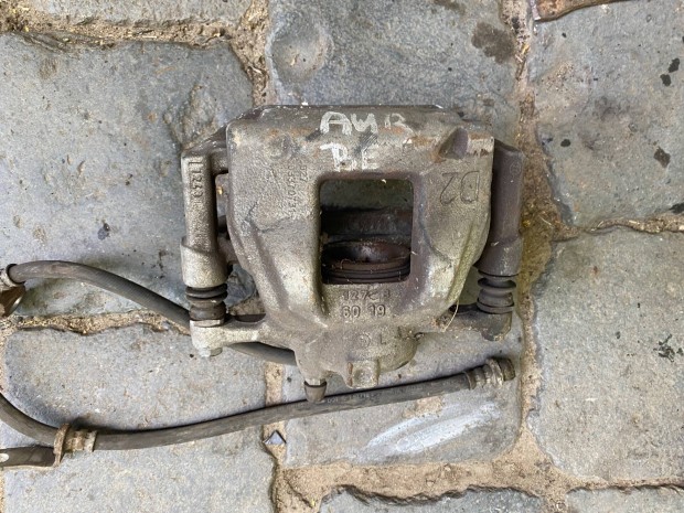 Toyota Auris bal első féknyereg