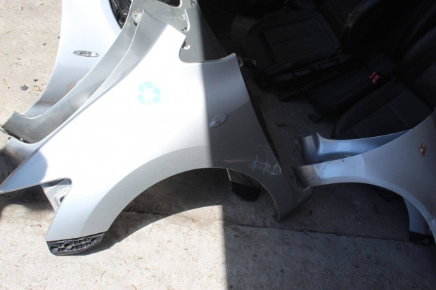 Toyota Auris bal első sárvédő