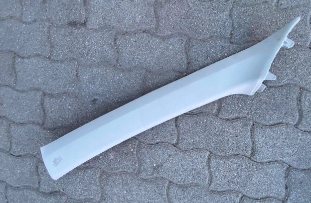 Toyota Auris bal oszlopboritás