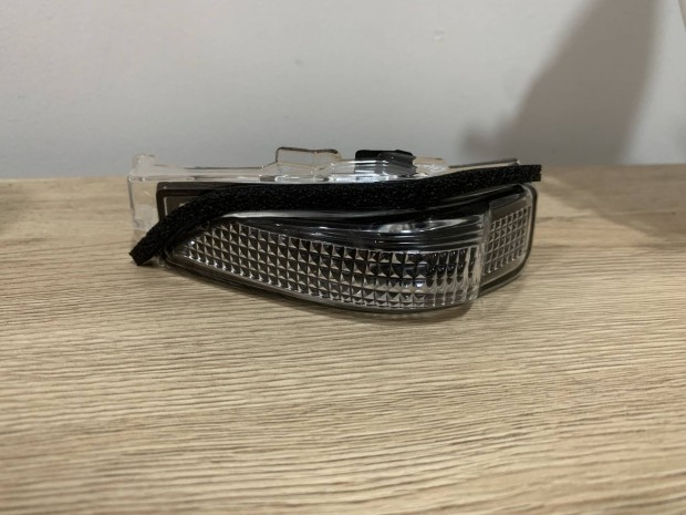 Toyota Auris bal visszapillant� index b�ra  