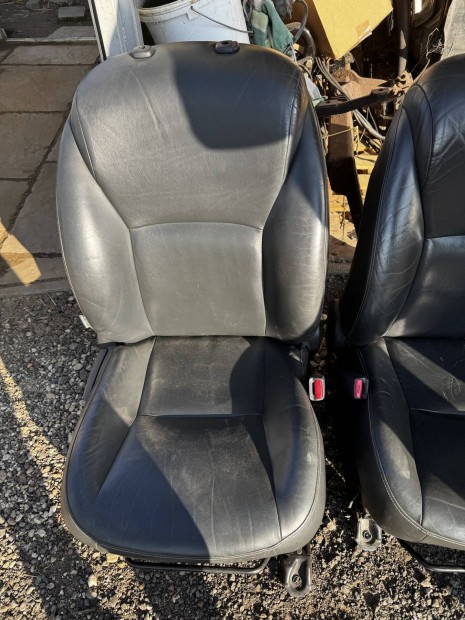 Toyota Auris b�r �l�sszett