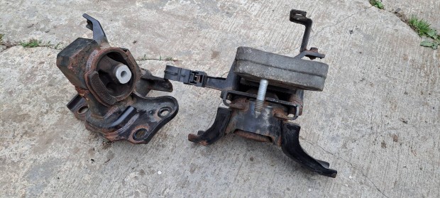 Toyota Auris e180 motortart�bak