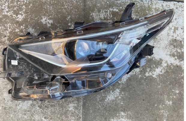 Toyota Auris sérült balos első lámpa