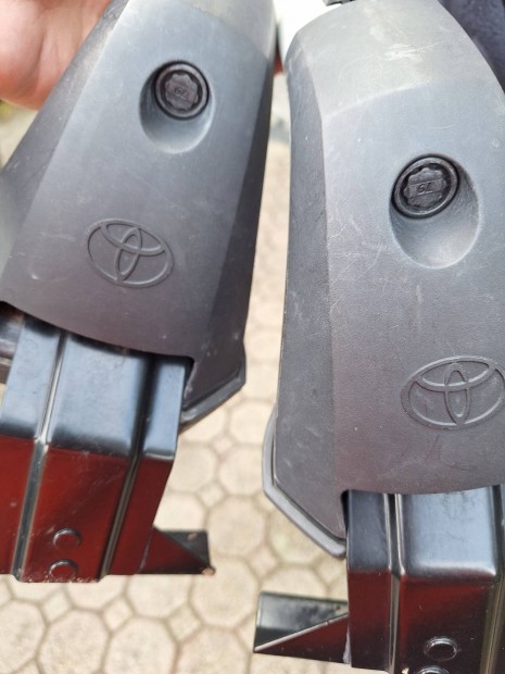 Toyota Auris tet�csomagtart�