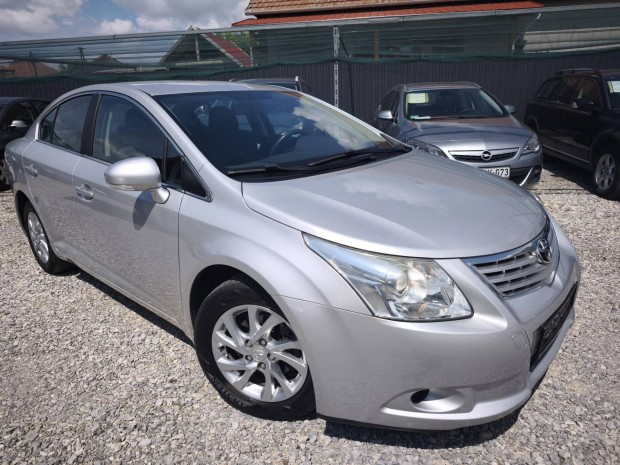 Toyota Avensis 1.6 Végig Vezetett Szerviz Könyv...