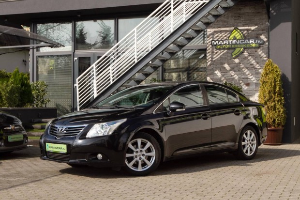 Toyota Avensis 1.8 Executive Night Time Black +...