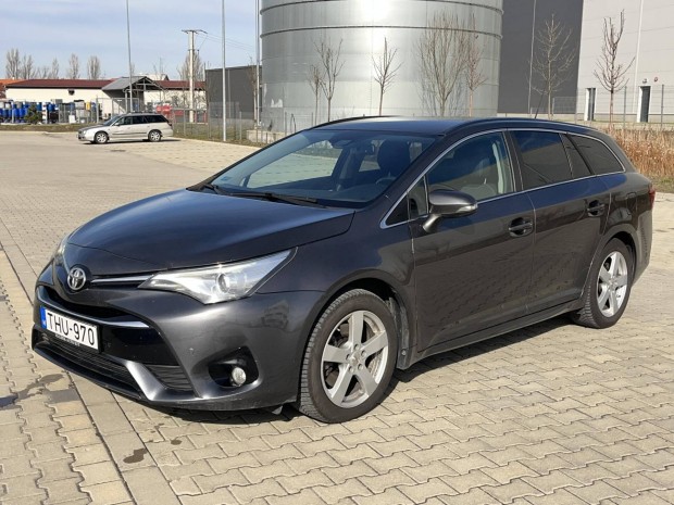 Toyota Avensis 2.0 D-4D Executive Hib�tlan!