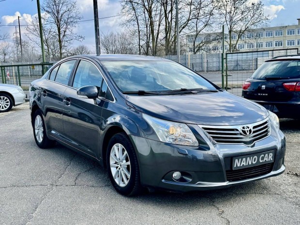 Toyota Avensis 2.0 D-4D Sol Tolat kamera + Nav...